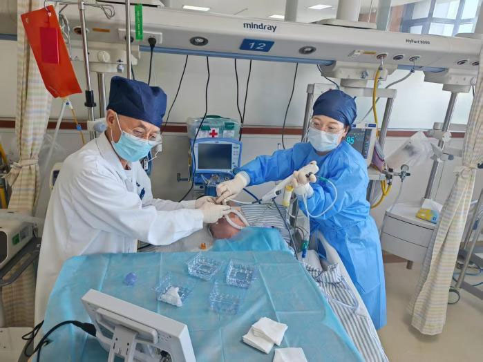 <b>�й������� | �Ϻ���ʮ���Կ�ҽԺ�ɹ���������֢­�����˻���</b>